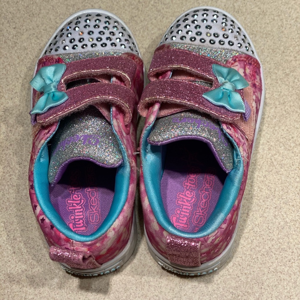 Twinkle toes light up sneakers